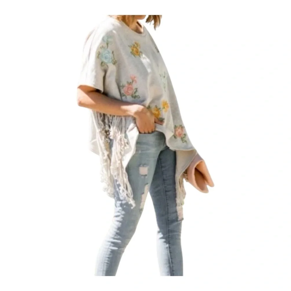 Anthropologie TP Cream Embroidered Fringe Poncho One Size
